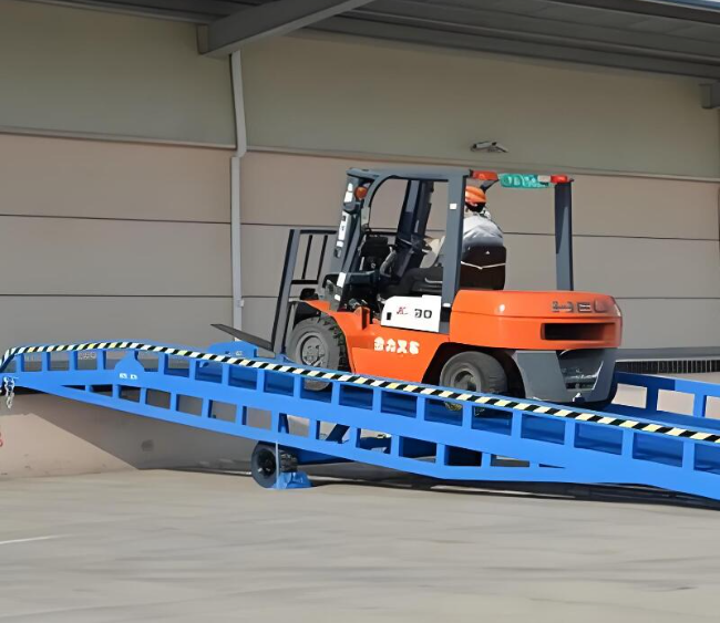 三门峡移动式卸货平台（叉车用）